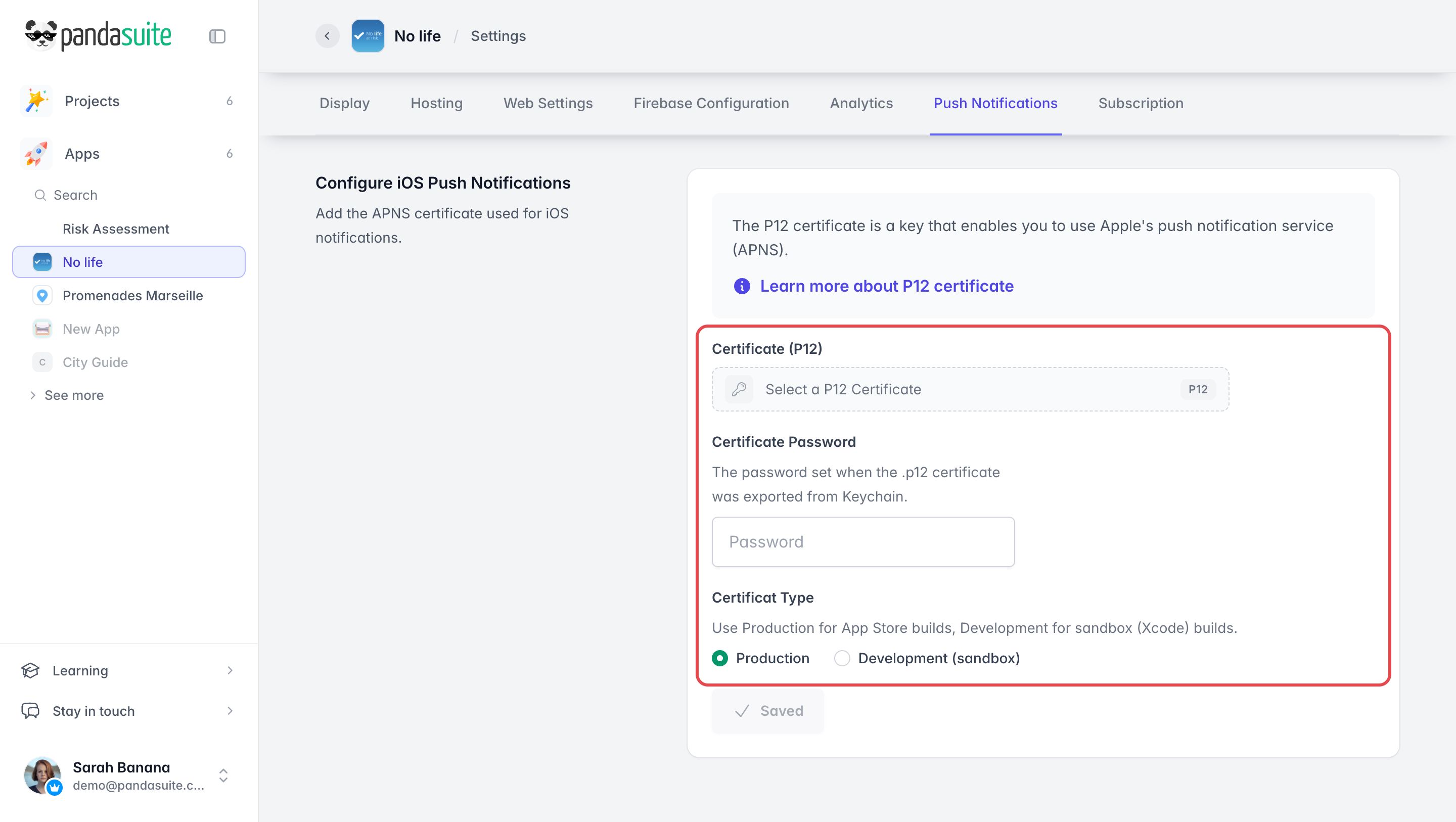 Section Configure iOS Push Notifications des paramètres de l'app : le certificat P12, son mot de passe et le type de certificat sont encadrés