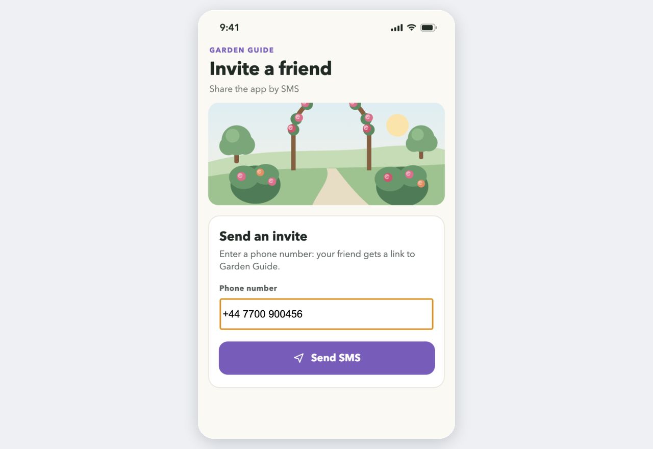 Aperçu de l'app Garden Guide : sur l'écran Invite a friend, un numéro est saisi dans l'encart Send an invite, au-dessus du bouton Send SMS